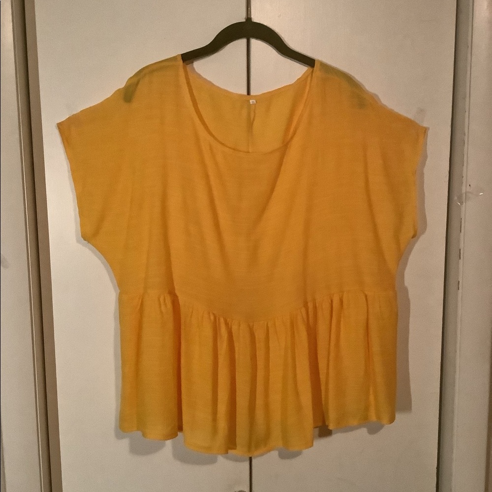 Woman’s Pull-over Peplum Blouse NWOT